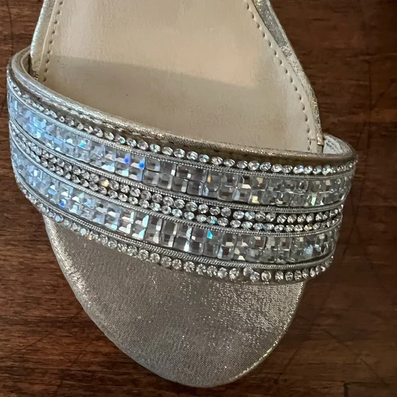 Nina Elenora Embellished Sandals in Taupe Size 7.5 - Picture 7 of 7